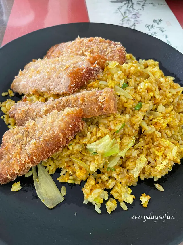 嘉義小吃∥紘嬅燴飯∣在地人推薦十年以上老店，多口味炒飯燴飯，份量十足價格實惠，民雄美食小吃推薦