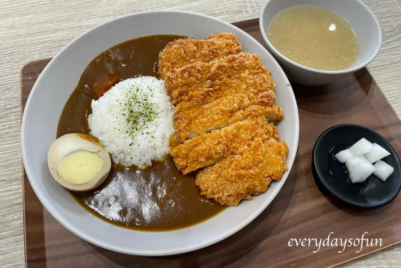 嘉義餐廳∥濟濟一堂咖哩專賣∣文青風的咖哩專賣店，選擇多樣化，平價美味一吃就愛上，民雄美食餐廳推薦