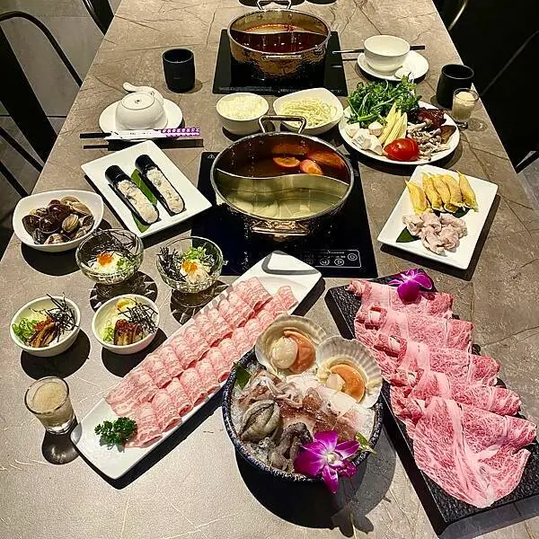 竹北優質日式鍋物新鮮食材一吃就知道．蔬菜自助吧任你挑．點套餐就送南非活鮑魚｜酉 ·SHABU 祭出大招