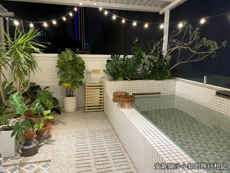 宜蘭縣礁溪鄉【宜蘭礁溪泡湯】礁溪火車站前步行5分鐘  老旅社改建的青旅  頂樓就有大浴池-番茄溫泉旅店Hostel Tomato