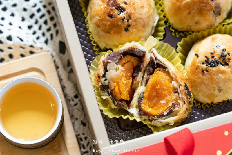 【米香伯蛋黃酥】巨大鹹蛋黃！宅配蛋黃酥推薦，餅皮極致酥香、鹹香四溢不膩口，彰化伴手禮推薦