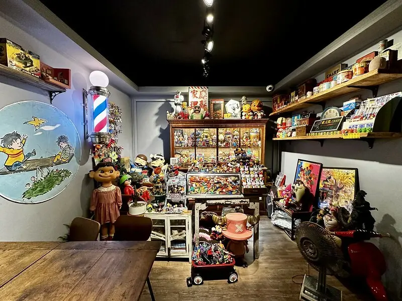【台灣，桃園市，中壢區】隹又隹咖哩·玩具·古物，滿是懷舊玩具的美味咖哩屋；到玩具店吃咖喱飯。（中壢美食