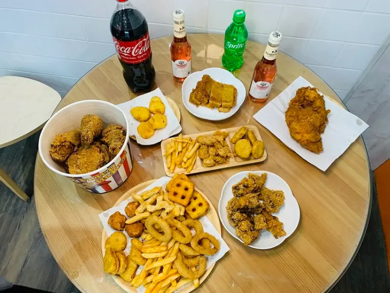 【桃園炸雞】G富中美炸雞龍安總店，台式雞排、美式炸雞，外皮酥脆、裡面爆汁，各種小物一應俱全，吮指回味