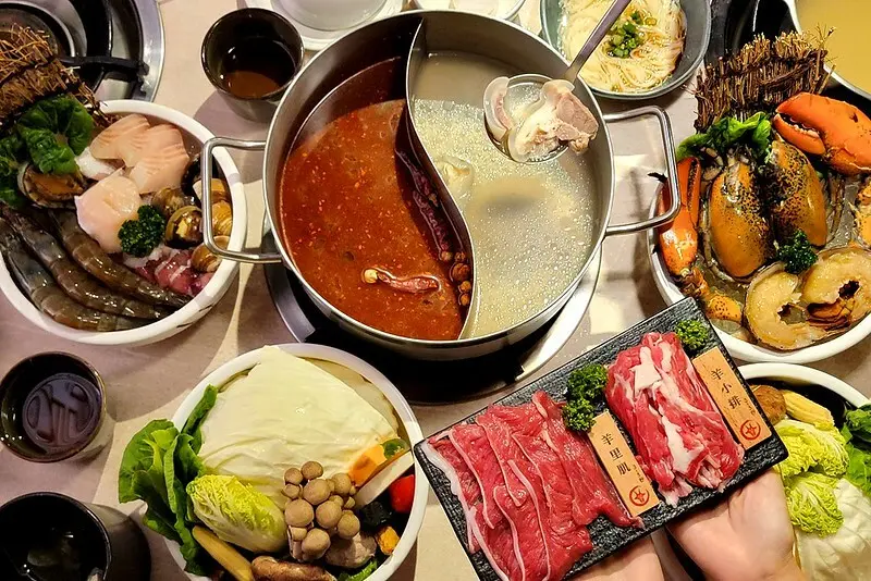 台中溫體羊肉火鍋首選，新鮮羊肉實在太優質啦！還有商業午餐一個人也吃得到溫體羊，不敢吃羊也有海鮮與其他肉品可選擇哦～