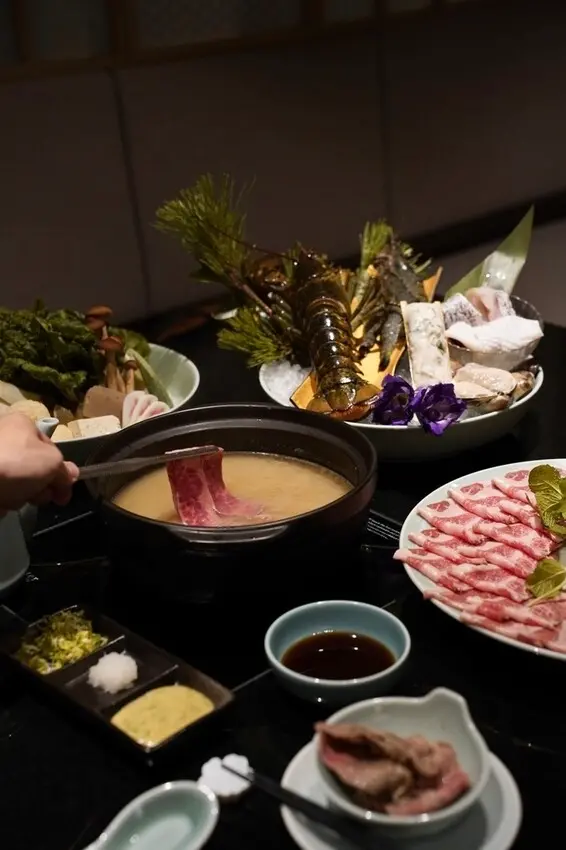 【內湖美食】味屋私廚 隱藏於商辦的日料餐廳，火鍋、鐵板燒、壽司一應俱全，頂級食材滿足老饕的味蕾！內湖日本料理推薦