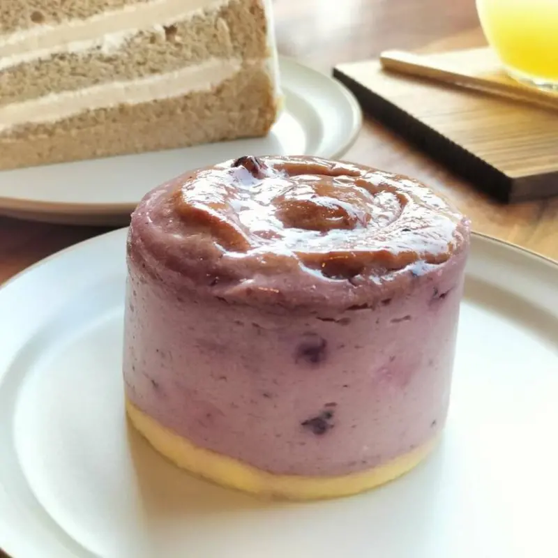 夾層是紅茶奶酪的戚風｜口感更豐富｜香濃滑順的半熟乳酪完全不得了｜下午如果不想睡覺｜出去吃甜甜開心一下｜嘉義心詩甜點