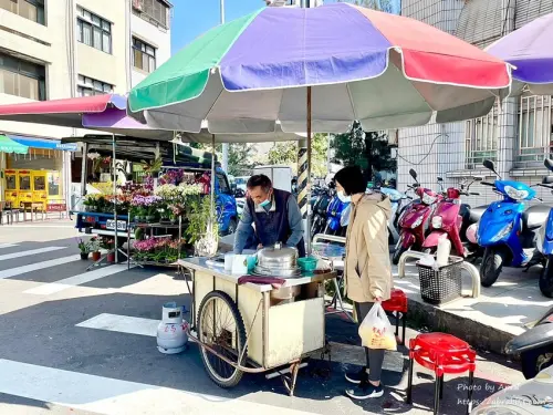 第五市場的古早味無名豆花-自立街與樂群街口，只賣五六日！