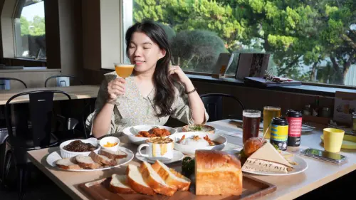 [嘉義民雄] 打貓廚房 美式餐酒館｜高CP嘉義美食｜客製化牛肉堡／是拉差辣雞翅／手作麵包免費吃