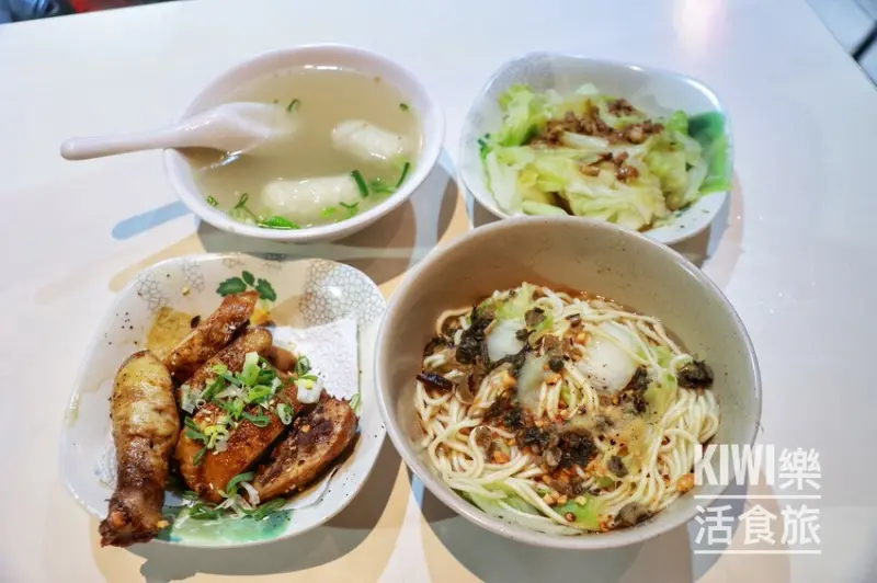 員林重慶小麵｜員林美食推薦麻辣小麵隱藏巷弄好難找！麻麻辣辣的味道超推薦，隱藏華成市場周邊美食