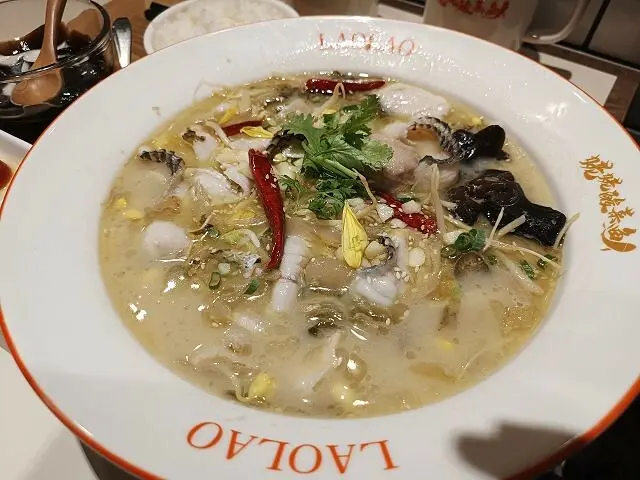 【台北】姥姥酸菜魚|微風北車人氣美食．湯頭酸麻魚肉滑嫩．一個人也可以獨享美味