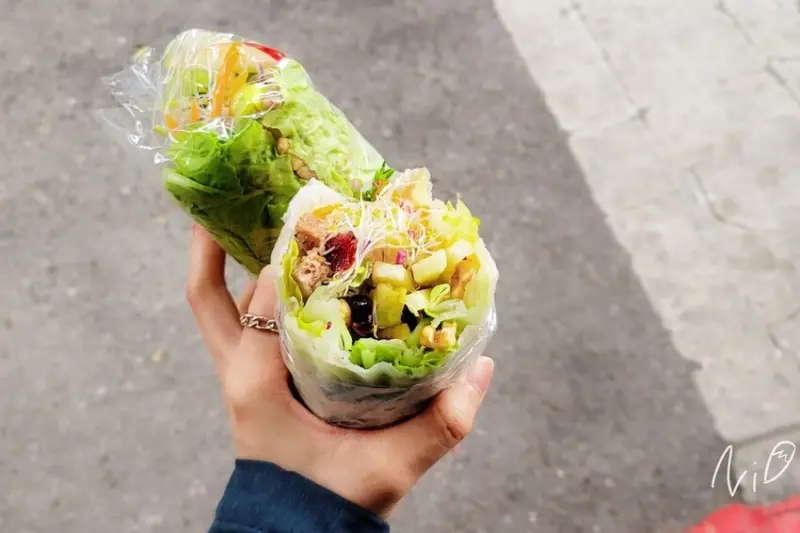 [新北板橋]阿姨の無名健康早餐。加滿10多種食材的巨大蔬果捲!! 天然鮮果生菜好食材搭出好吃又健康的滋味 #全素食