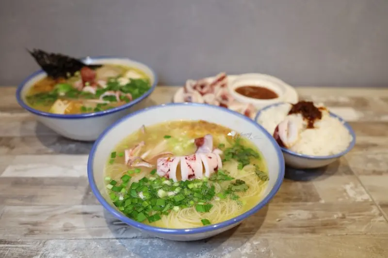 台中美食 | 澎發號 雞湯小卷米粉  雞湯為底 加上一整尾澎湖直送小卷