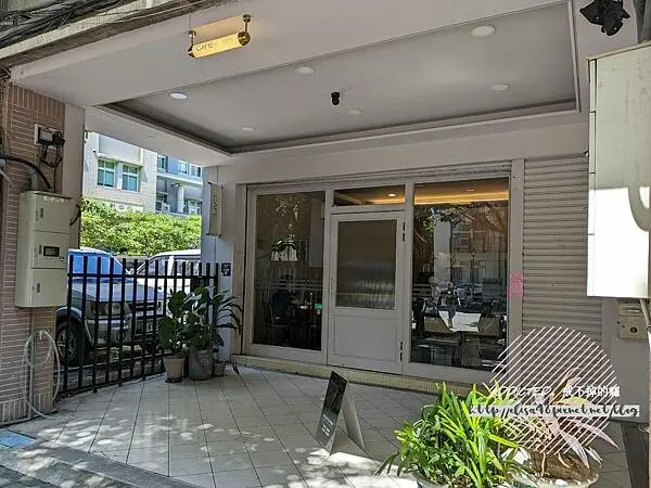 台北中正-[ONEEIGHTYFIVE CAFE CAFE N°185] 近小南門捷運站博愛特區內，手作糕點司康與北歐肉桂捲，低調高雅舒適空間，僅限平日的隱密法式質感獨立咖啡廳