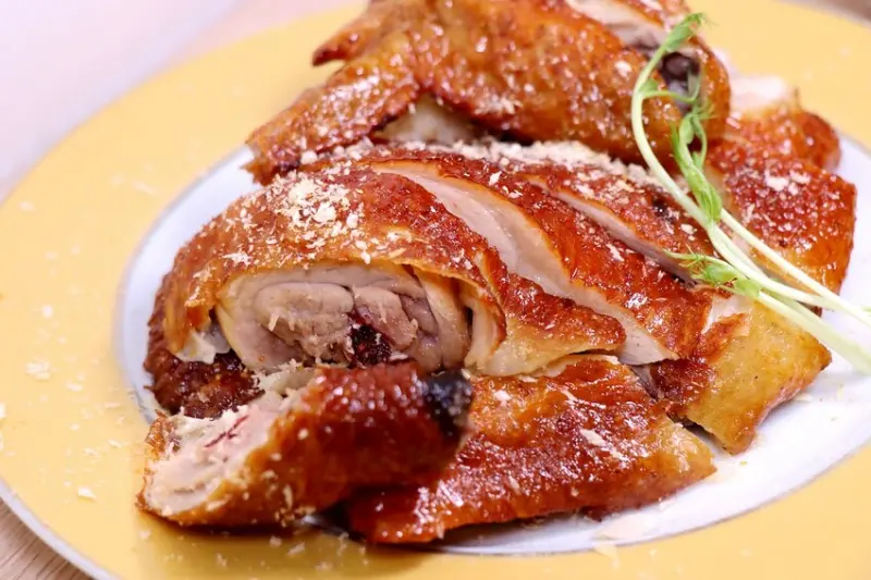 隱身巷弄的小餐館也能吃到道地粵式料理.必點每日限量的廣式脆皮雞｜ 鳳凰軒簡餐港式料理,菜單價格 嘉義美食