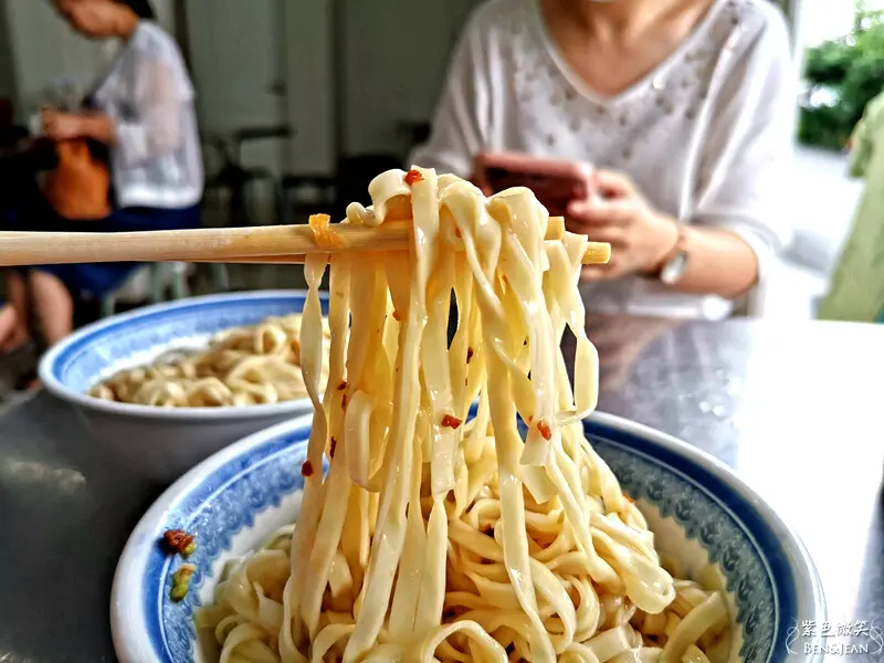阿姑乾麵》令人懷念的樸實古早味老店，乾麵、油蔥、豬油簡單的好滋味，附免費設停車場｜羅東小吃