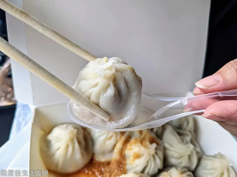 【台北食記】九份阿牧包子 - 天然酵母老麵糰發酵，份量厚實內餡飽滿