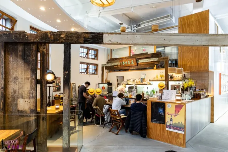 萬華世界下午酒場|萬華區台北市–隱藏在菜市場裡的小酒場，白天就有營業的飲酒配話的小酒館