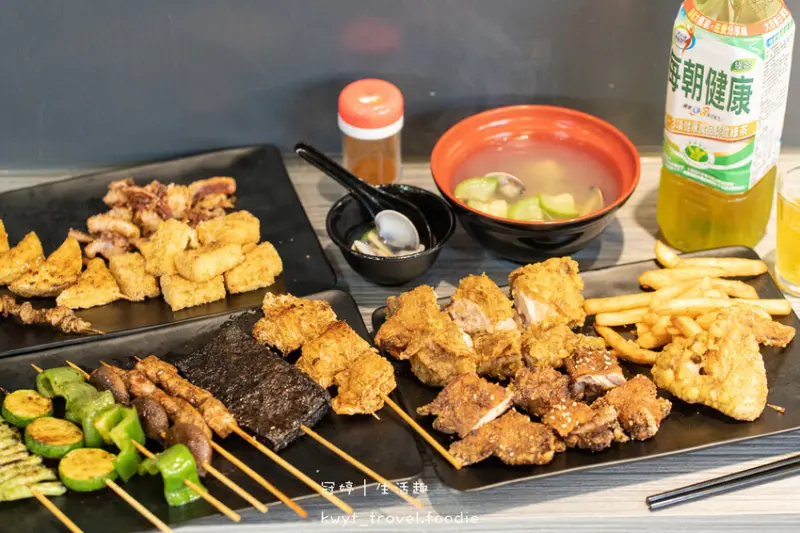 【伙房燒烤台北創始店】隱藏版爆汁腿排！實踐大學宵夜美食小吃推薦，深夜食堂串燒讓人吃了會想念！菜單