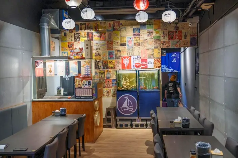 台中美食 初海食堂｜一路爽吃到半夜「活體碳烤海鮮」居酒屋　浮誇到掉下巴「巨大帝王蟹、波士頓龍蝦」宵夜