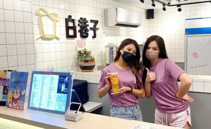 台中也有＂白巷子＂囉！芝士奶蓋水果茶專門店～滿滿的繽紛水果豐富一整天🤍
