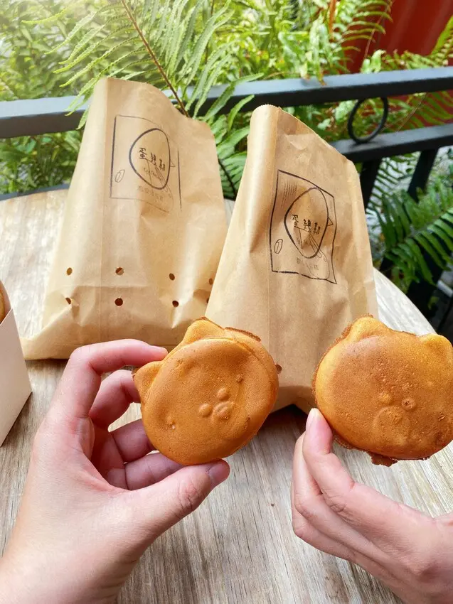 [台中西區] 蛋幾勒脆皮雞蛋糕｜超爆漿香草卡士達只要＄60｜隱藏在騎樓的銅板美食｜多種包餡雞蛋糕可選擇｜內附菜單 - 萍姐愛分享