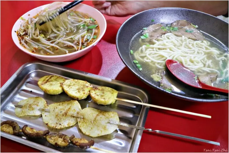 [南投埔里]金笠燒烤麵食館|來自中國東北的老闆娘，煮出道地的蘭州牛肉麵、多達近三十種的東北燒烤