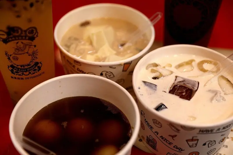 豆花甜湯＆手搖飲一次滿足｜棧平村豆花&一縷糖熟成紅茶（大里美食）
