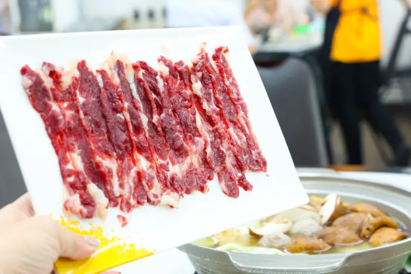 台南東區牛肉湯一條街~隱藏版牛肉湯，在地人推薦低調好滋味!肉好湯鮮，黑金肉燥飯也很厲害「森之牛溫體牛肉火鍋」 @台南好Food遊