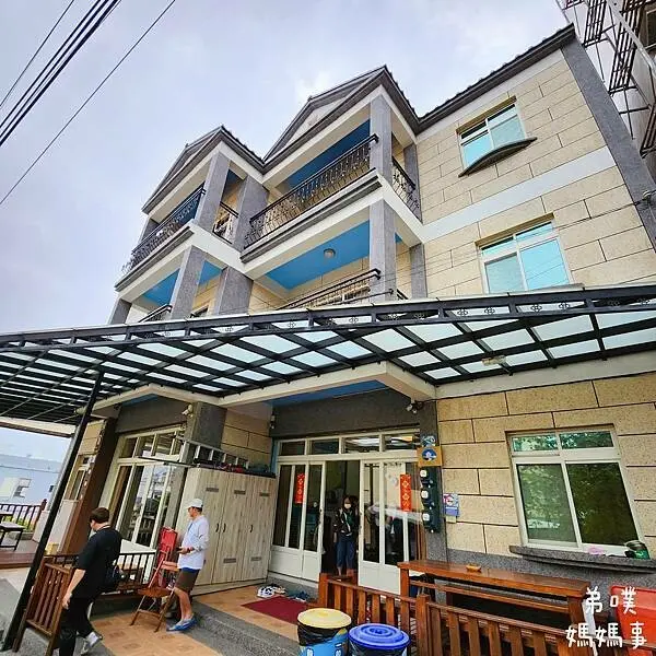 【屏東‧小琉球】琉連民宿│熱情老闆的溫暖親切，就像家的感覺!房間乾淨有陽台、多樣麻花捲可試吃代購，免費