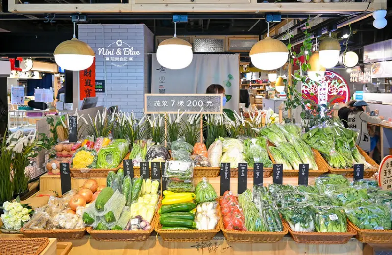 全台最美甜水果專賣店，蔬菜7樣200元、水果玉米筍32支100元-妮妮布魯