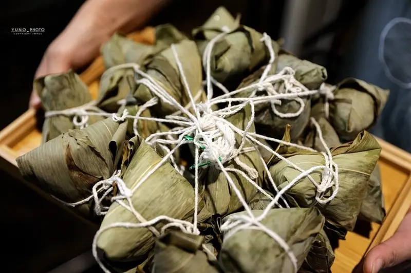 隱藏在傳統市場經營30年！超佛心肉粽一顆15元 1斤$60元的油飯也很給力｜小博士米糕(台中建國市場)