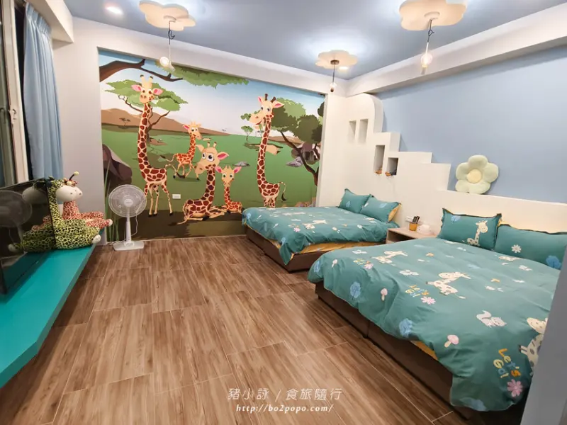 台東。台東市》浪閣民宿33.35。可愛的卡通主題房型