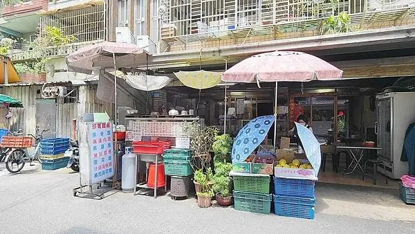 【板橋美食】珍菁麵館｜隱藏在巷弄裡無敵大份量小吃店