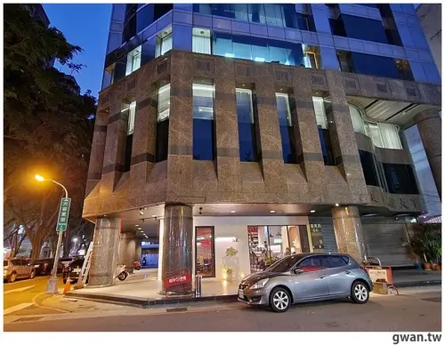 隱身商辦大樓的低調餐酒館，居然把羅氏秋水茶放進調酒裡！