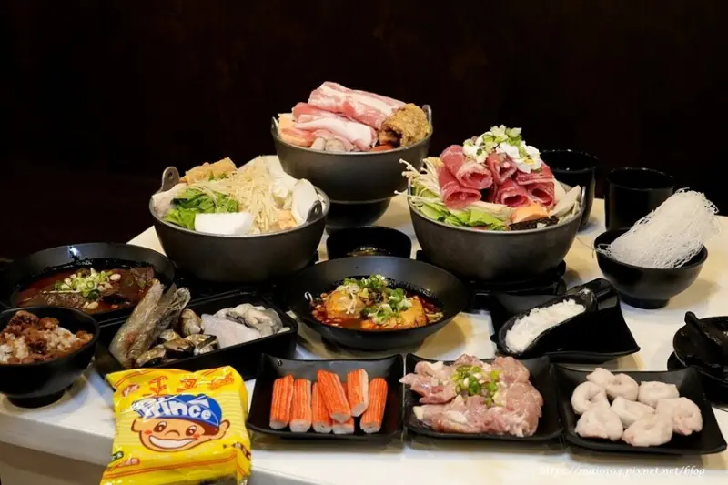 林口／龜山小火鍋推薦｜開鍋OPEN POT林口長庚店～平價小火鍋，滷肉飯、王子麵、冬粉、飲品、霜淇淋等自助吧
