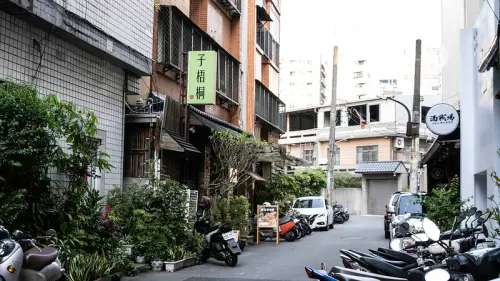 台中西區｜素食 子梧桐 日式烏龍麵下午15:00開賣 香積排..當然是全素