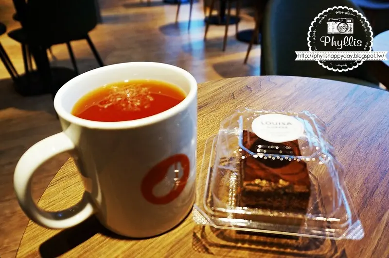 【桃園、龍潭】Louisa Coffee 路易・莎咖啡（龍潭北龍旗艦門市）悠閒午後時光最佳選擇 龍潭咖啡廳 龍潭蛋糕 龍潭路易莎 @ 相片中的菲莉絲
