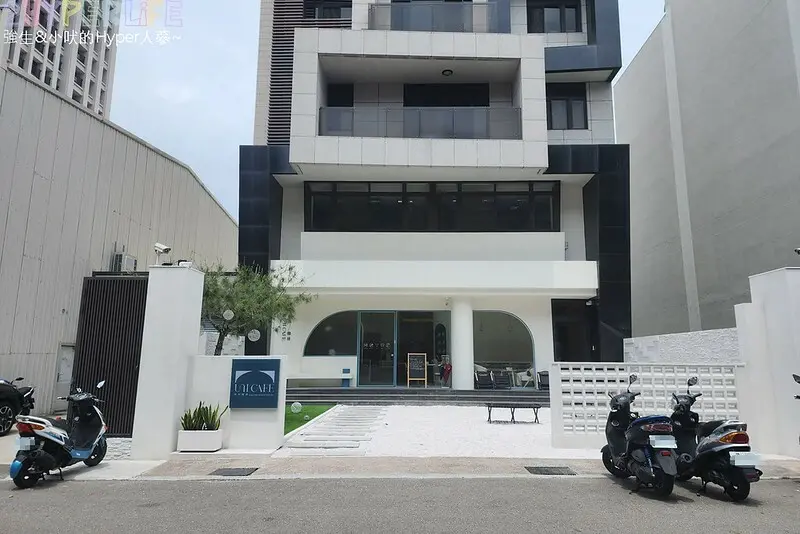 原本以為只是高顏質韓系網美咖啡廳，沒想到餐點和飲品表現都很到位！位在逢甲商圈也是寵物友善咖啡店哦～