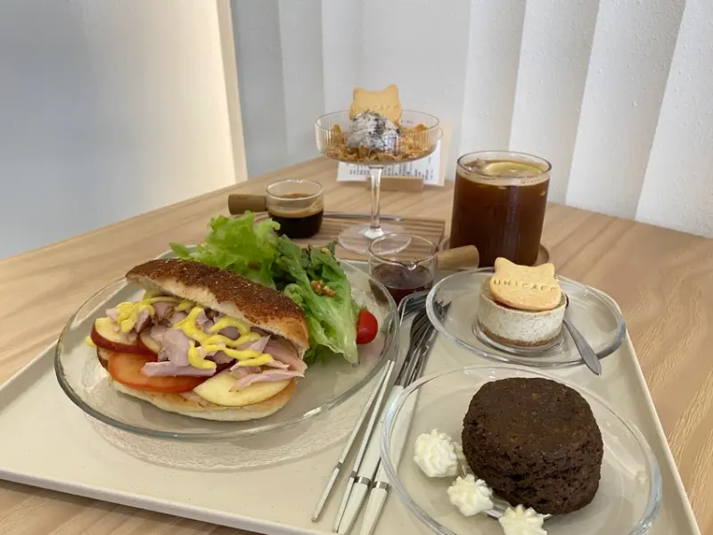 【台中 咖啡】Uni Cafe與你咖啡，與你同行純白極簡系寵物友善的咖啡廳