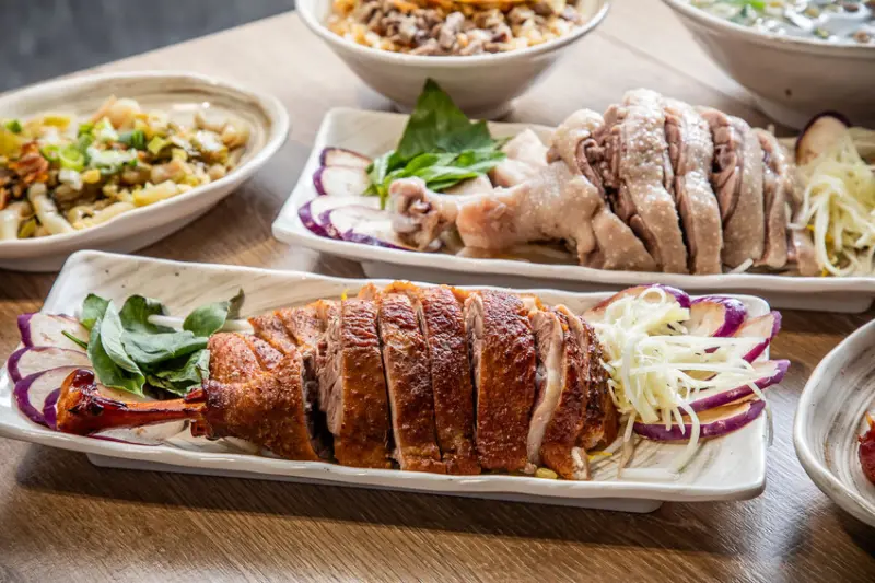 桃園市中壢區偶鵝嚐嚐中壢店｜自家養的鵝！超便宜鮮嫩多汁銷魂鵝肉飯