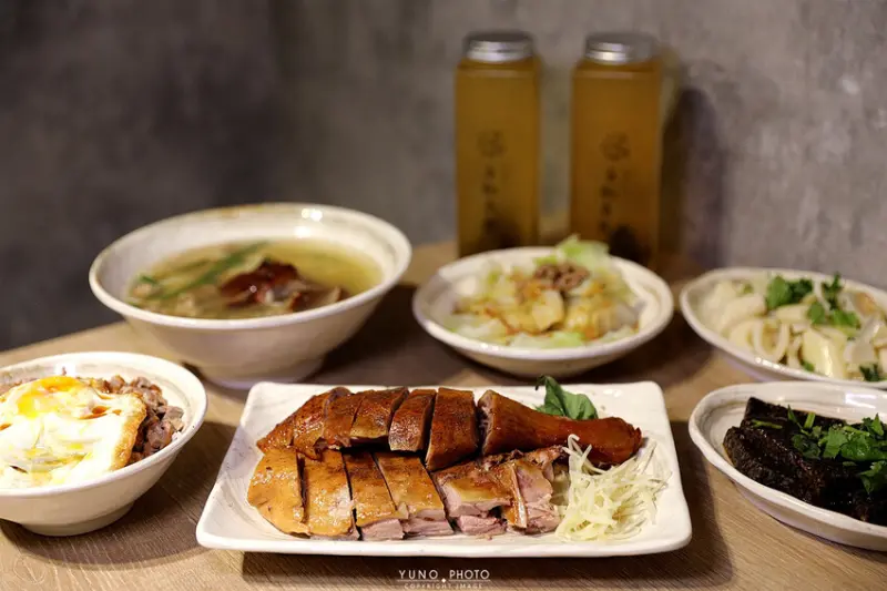 每天新鮮溫體直送！文青風傳統鵝肉店 鮮嫩多汁鵝肉飯真的太銷魂｜偶鵝嚐嚐中壢店(健行科大美食)