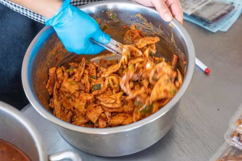 嘉義美食 水秀桂林酸辣米粉｜道地廣西酸辣粉，辣味夠麻～連小菜也好吃～