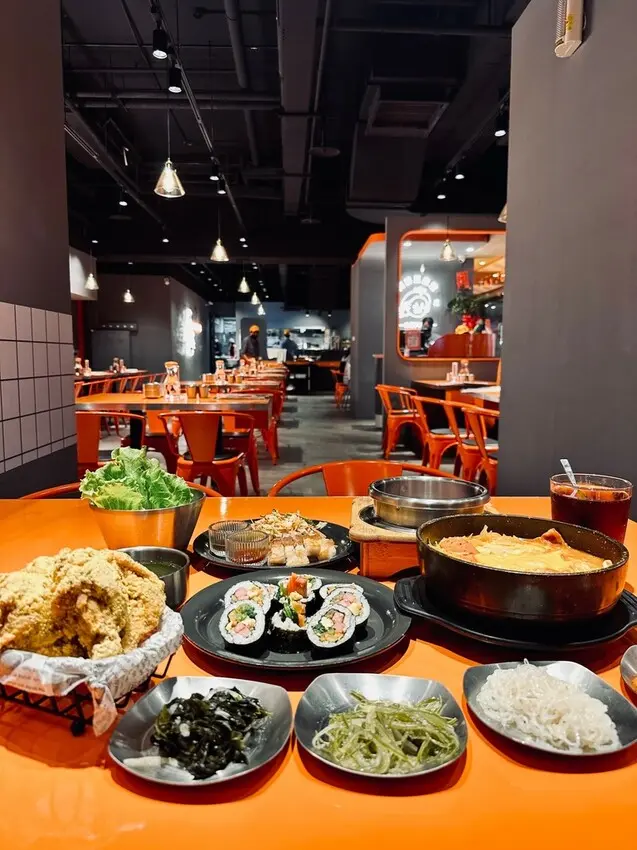 新北。新店︱七張站：阿喜豆釜堂CP值高的平價韓式料理餐廳推薦︱還有免費小菜吃到飽跟飲料機