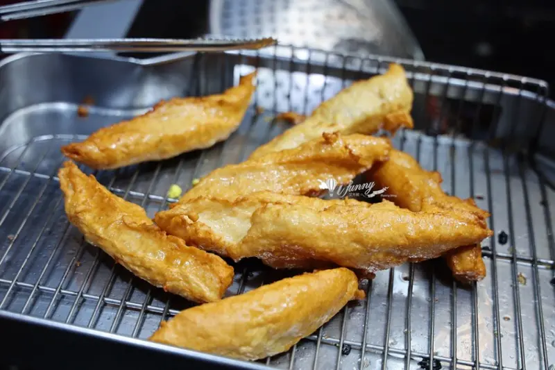 龍山寺站 | 艋舺夜市東港旗魚串 20多年老店 排隊人氣王