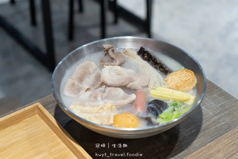 【天使麻辣滷味安慶店】湯可以喝的滷味！？台東美食小吃推薦，近百樣銅板價食材，鐵道藝術村美食+1│菜單