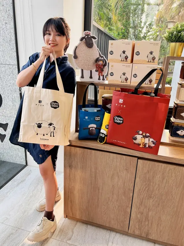 [台中北屯] 實心蛋捲 X 笑笑羊｜台中伴手禮、過年禮盒、中秋禮盒送禮推薦｜新世代粹蛋捲｜4種口味滿餡實心蛋捲｜獨家聯名笑笑羊｜滿額即贈送笑笑羊聯名限量周邊 - 萍姐愛分享