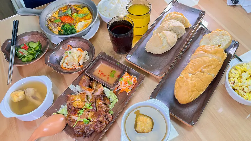 高雄前鎮美食｜榛元南洋風味館/自助吧各式飲料、咖啡、爆米花及冰淇淋、白飯吃到飽/近輕軌籬仔內站附近