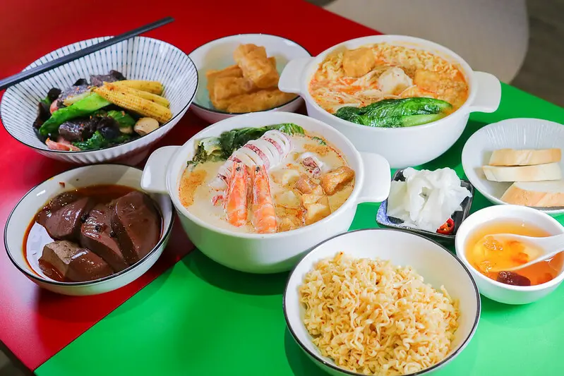 高雄鳳山｜Eight Hot（八哈）不一樣的麻辣燙鳳山店-高雄鳳山美食推薦/Eight Hot 高雄/從晚餐到宵夜都能吃到麻辣燙