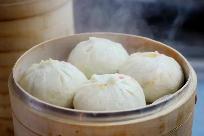 排隊老麵手工包子開新分店,每日手工現包大顆又飽滿,買十送一超划算,超推酸菜包/肉包,還有特別的貓山王包,和