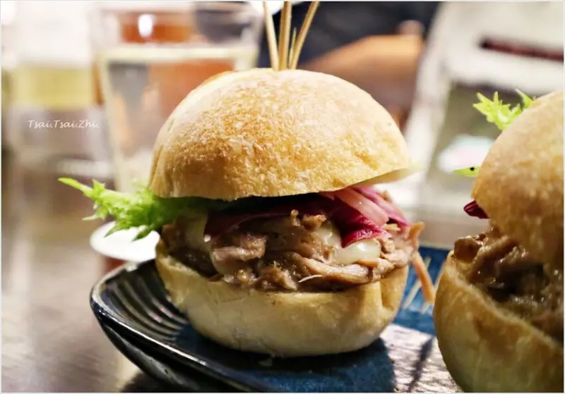 [台北大安]The Public House(近捷運信義安和站)|英倫風酒吧，Bar Hopping的最後一站就決定是你了！